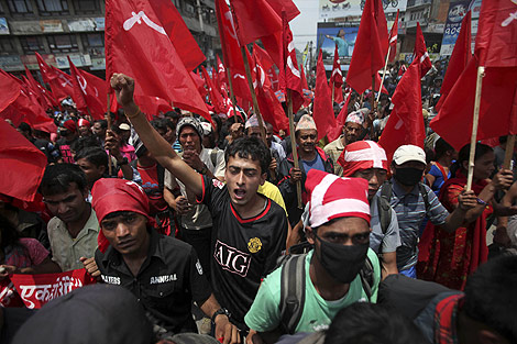 Miles de manifestantes se agolpan en las calles de Katmand. | Ap