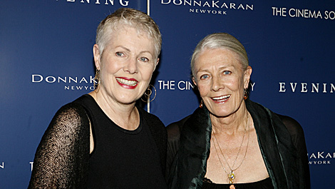 Lynn Redgrave junto con su hermana Vanessa en el 2007. | J. Decrow