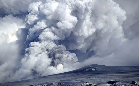 Imagen de la nube volcnica de Islandia tomada el 23 de abril. | Afp