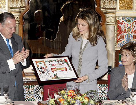 La Princesa de Asturias, lvarez del Manzano y Laura Valenzuela durante el acto. | Foto: Efe