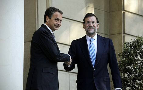 Zapatero recibe a Rajoy en La Moncloa. | A. Di Lolli