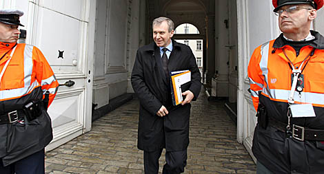 El 'premier' Yves Leterme, a la salida del Consejo de Ministros, en Bruselas. | Efe
