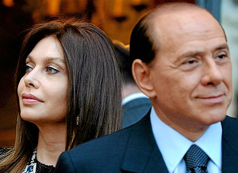 Berlusconi y Vernica Lario cuando todava eran matrimonio. | Ap
