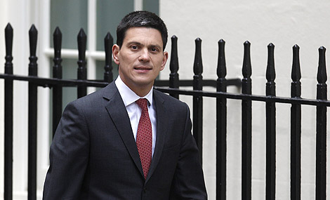 Miliband asiste a una reunin en el 10 Downing Street. | Reuters