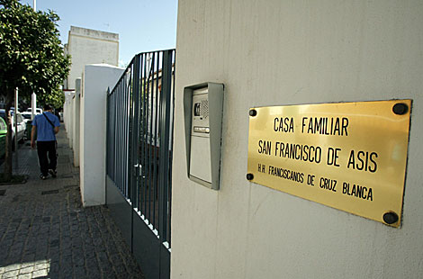Puerta de entrada de la Casa Familiar San Francisco de Ass, en Crdoba. | M. Cubero