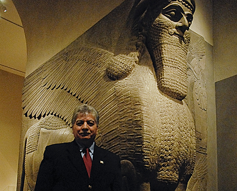 El arqueólogo iraquí, en el Museo Metropolitan de Nueva York. | Foto: Victoria de la Torre
