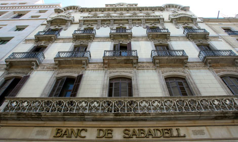 Lucha de titanes econmicos por el emblemtico edificio Banc Sabadell | Efe