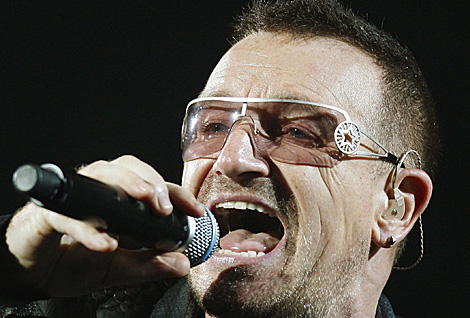 Bono durante un concierto en 2009. | Reuters