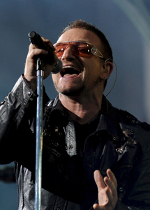 Bono en un concierto en 2009. | Efe