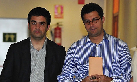 Antoni Moragues con su abogado | Cati Cladera