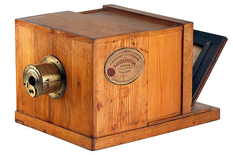 Subastan la cámara fotográfica más antigua del mundo por 732.000 ...