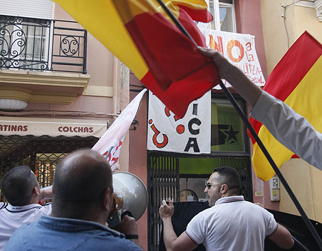 Grupos de ultraderecha lanzan proclamas contra el acto. | Juan Mart