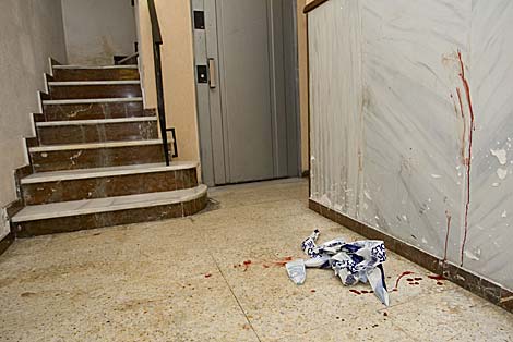 Restos de sangre tras el ltimo asesinato en Almera. | Efe
