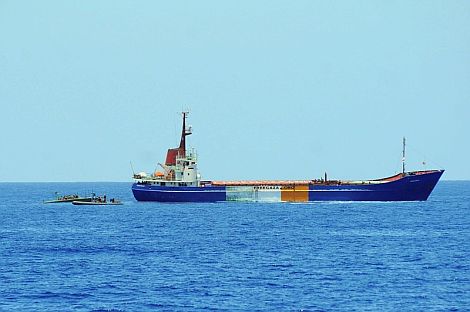 Efectivos de la Armada israel se aproximan al barco Rachel Corrie.| Efe