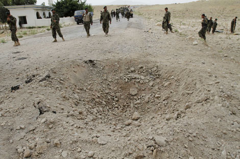 Agujero dejado tras la explosin de una bomba en Afganistn. |Ap