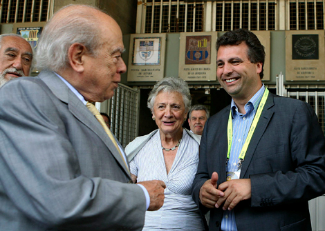 El ex president Pujol saluda al candidato Jaume Ferrer.| Efe