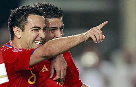 Xavi y Villa, frente a Polonia, en el ltimo amistoso antes del debut mundialista. | AP