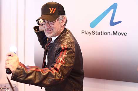 Steven Spielberg prueba Sony Move. | AP