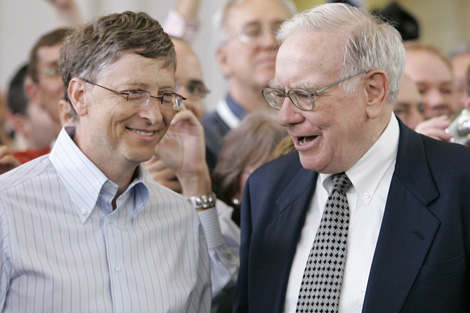 El co-fundador de Microsoft, Bill Gates y el inversor millonario, Warren Buffett. | Ap Photos