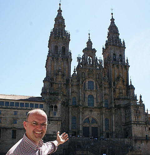 Ivar Rekve, ante la fachada de la catedral en la plaza del Obradoiro. | M. M.