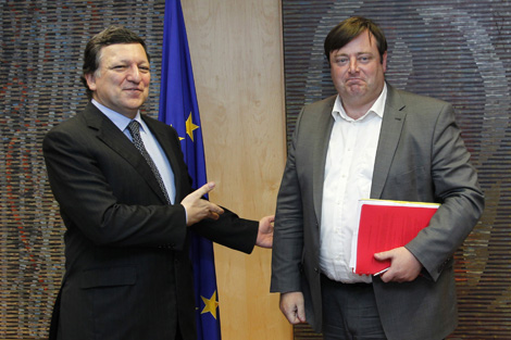 Duro Barroso y De Wever. | Reuters
