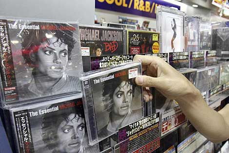 Los discos de 'Jacko' vendidos tras su muerte, fuente de grandes ingresos. | AP