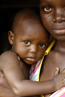 Madre e hijo en Liberia. | Save the Children