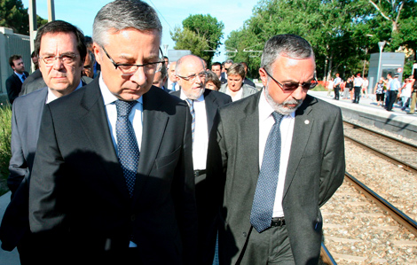 Blanco junto al delegado del Gobierno y el alcalde de Castelldefels.| Efe