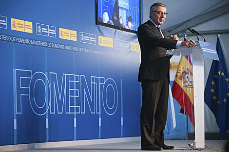 El ministro de Fomento, Jos Blanco, durante la presentacin del tramo Ourense-Lubin. | Efe.