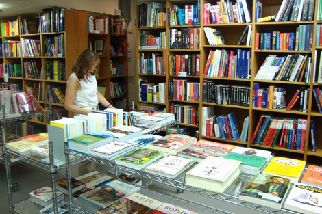 Interior de la librera Ns, en A Corua. | A.B.