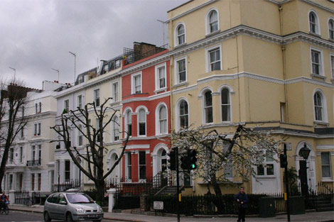 Viviendas en el barrio londinense de Notting Hill. | Elmundo.es