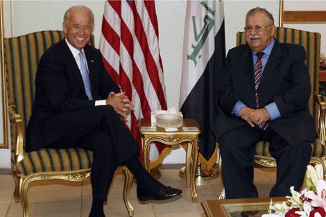 El vicepresidente de Estados Unidos, Joseph Biden, y el presidente de Irak, Yalal Talabani. | Afp