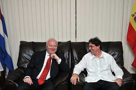 Moratinos ha sido recibido en La Habana por su homólogo Bruno Rodríguez. | Efe