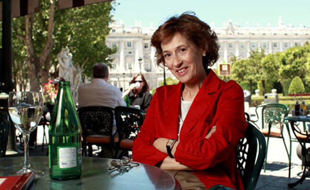 La escritora Julia Navarro, en una de sus terrazas favoritas. | Carlos Alba