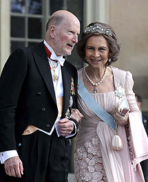 Simen de Bulgaria, junto a la Reina, en la boda de la heredera sueca. | Efe