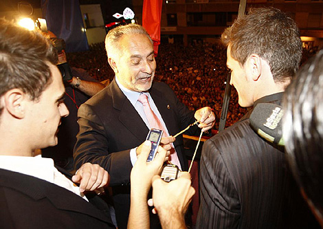 Foto archivo de la concesin a Casillas de la Medalla de Oro de Mstoles. | Jos A. Garca