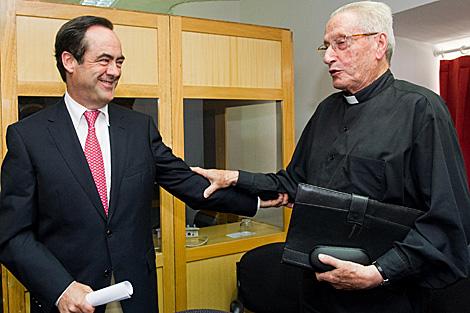 Jos Bono y Jos Mara Setin, obispo de San Sebastin, en El Escorial. | Gonzalo Arroyo