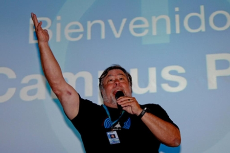 Wozniak durante la cuenta atrs que da comienzo a la Campus Party. | C. Party