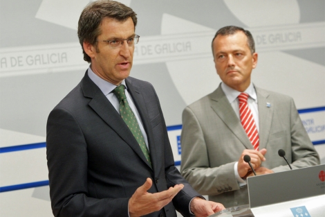 El presidente de la Xunta y el conselleiro de infraestructuras, en su rueda de prensa. | Xunta