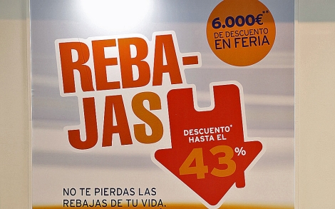 Cartel de rebajas inmobiliarias en la pasada edición del SIMA. | Sergio Enríquez