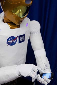 R2 con un iPhone. | NASA