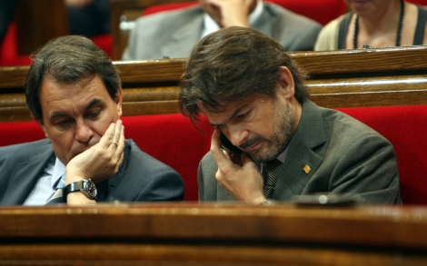 Artur Mas junto al portavoz de CiU en el Parlament, Oriol Pujol.| Quique García