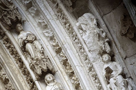 Las arquivoltas de la Catedral con el ngel decapitado. | Efe