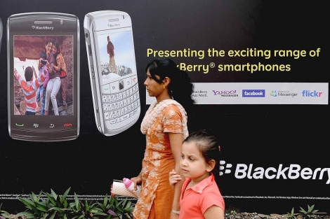 Anuncio de BlackBerry en Bombay. | Afp