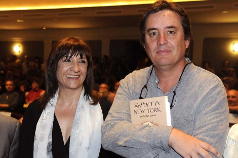 El poeta Luis Garca Montero y la actriz Blanca Portillo, durante el homenaje. | Efe