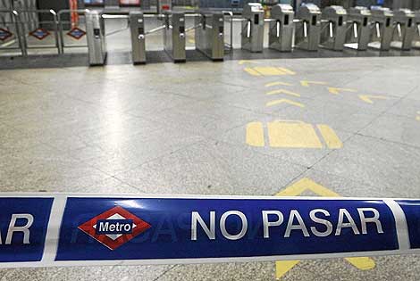 Imagen del Metro de Atocha cerrado por la huelga. (scar Monzn)