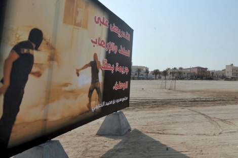 Cartel en Manamá (Bahréin), alertando sobre el aumento de los actos terroristas. | Efe.