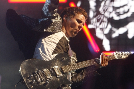 Matthew Bellamy, líder de Muse, durante su actuación en Santiago. | Ramón Escuredo