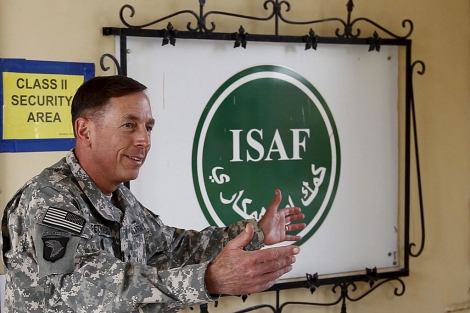El general norteamericano David Petraeus, jefe de la ISAF, hoy en Kabul. | Efe