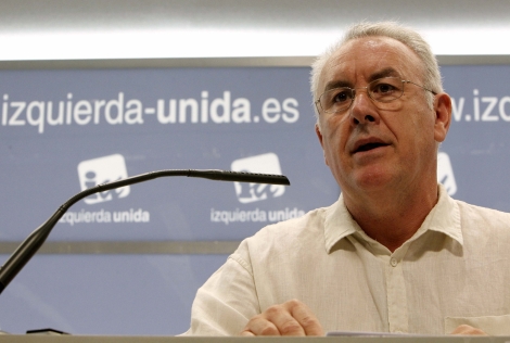 El coordinador general de IU, Cayo Lara, durante la rueda de prensa ofrecida en Madrid. | Efe
